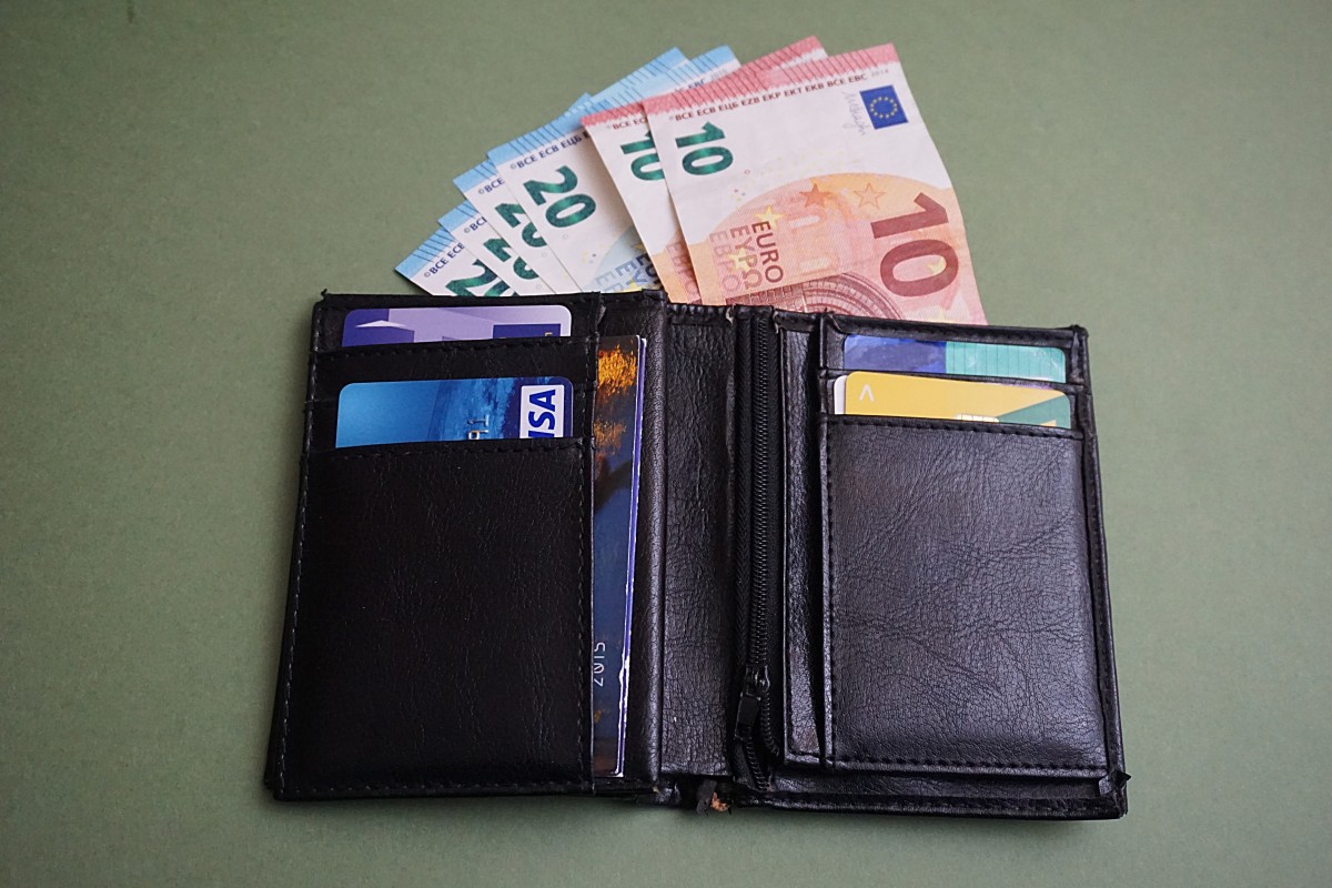 wallet_money_tickets_europe_business_eur_finance_trade-596773.jpg!d.jpg