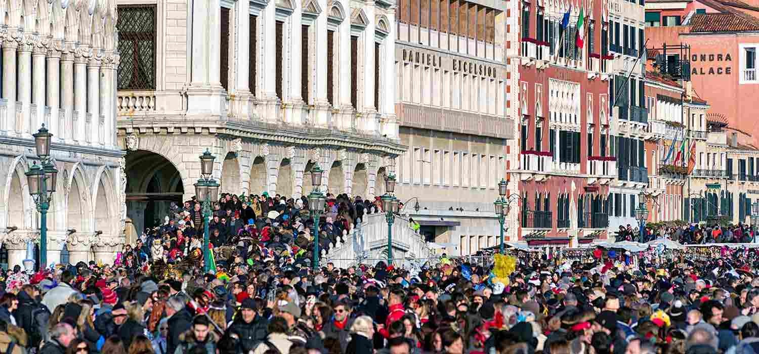 .venezia overcrowded